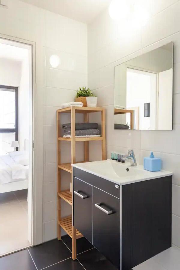 Oַ&O Group- Luxury Apt Tower Best Sea View Bat Yam Bagian luar foto