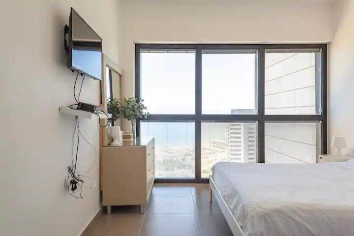 Oַ&O Group- Luxury Apt Tower Best Sea View Bat Yam Bagian luar foto