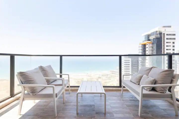 Oַ&O Group- Luxury Apt Tower Best Sea View Bat Yam Bagian luar foto