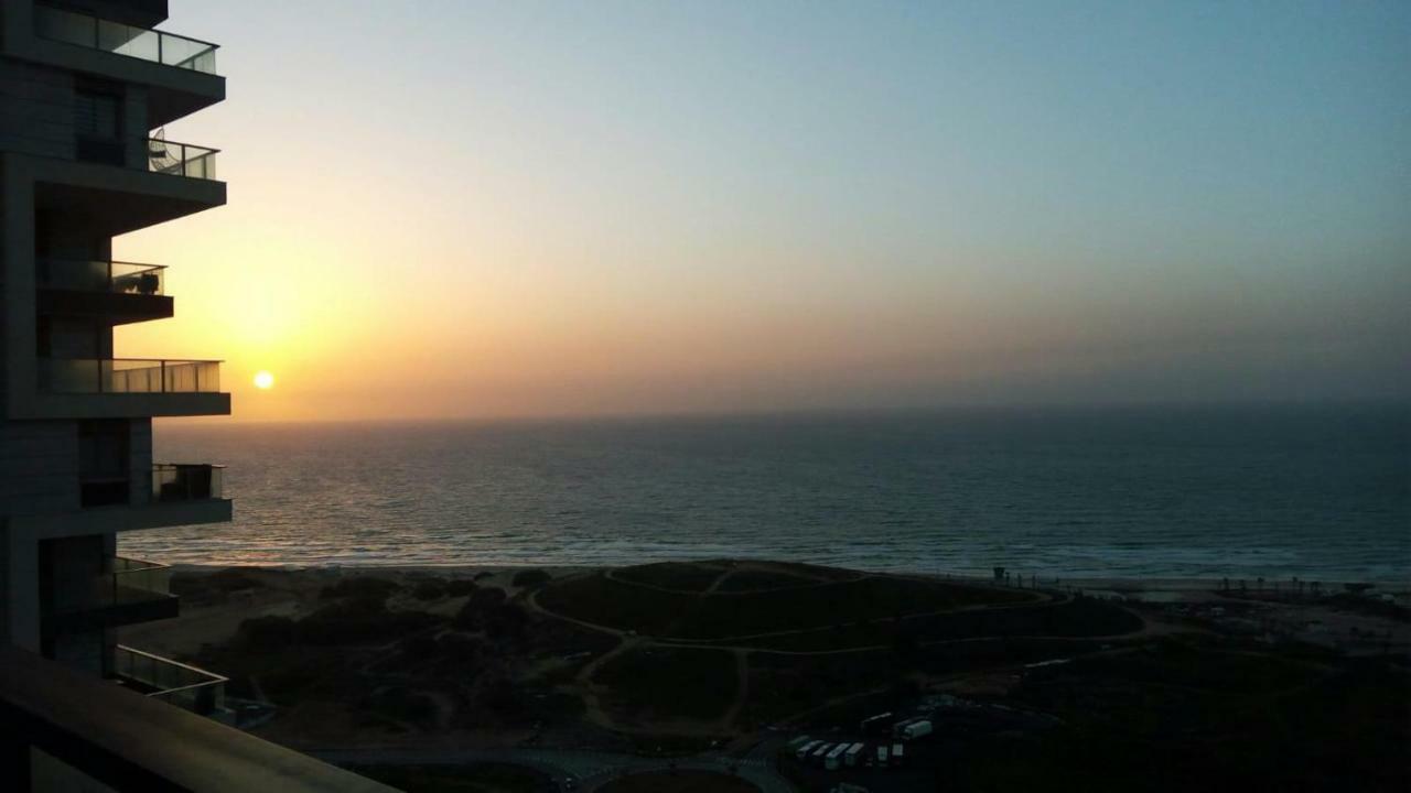 Oַ&O Group- Luxury Apt Tower Best Sea View Bat Yam Bagian luar foto