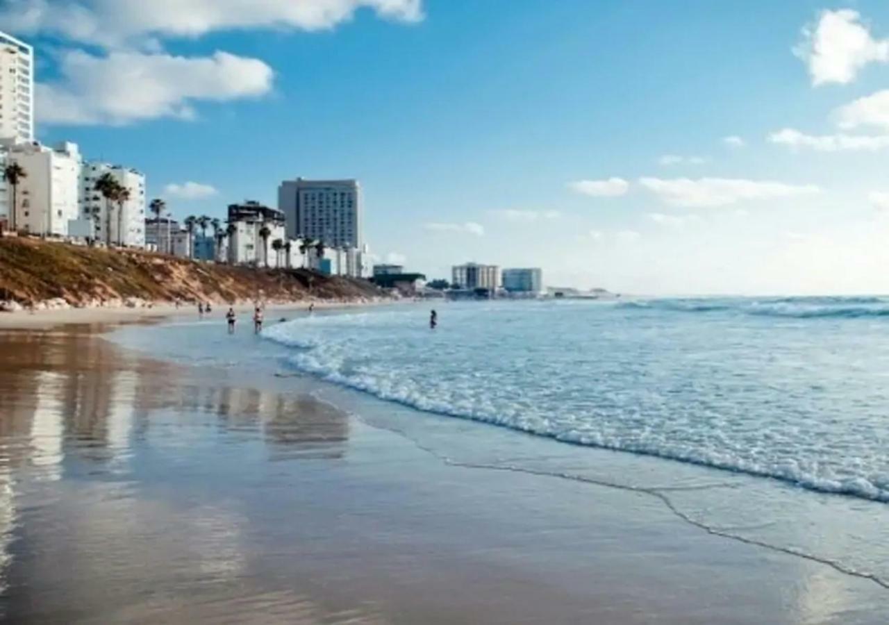 Oַ&O Group- Luxury Apt Tower Best Sea View Bat Yam Bagian luar foto
